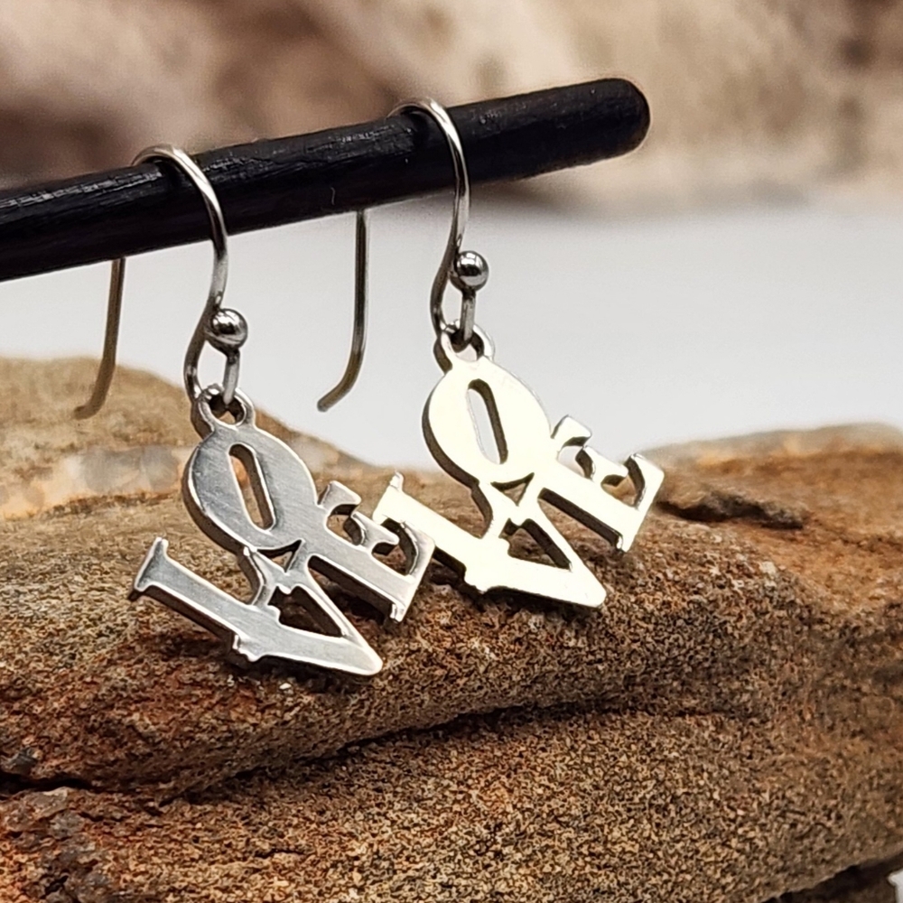 LOVE Jewelry Earrings Platinum plated Hypoallergenic Lightweigt elegant Luxury